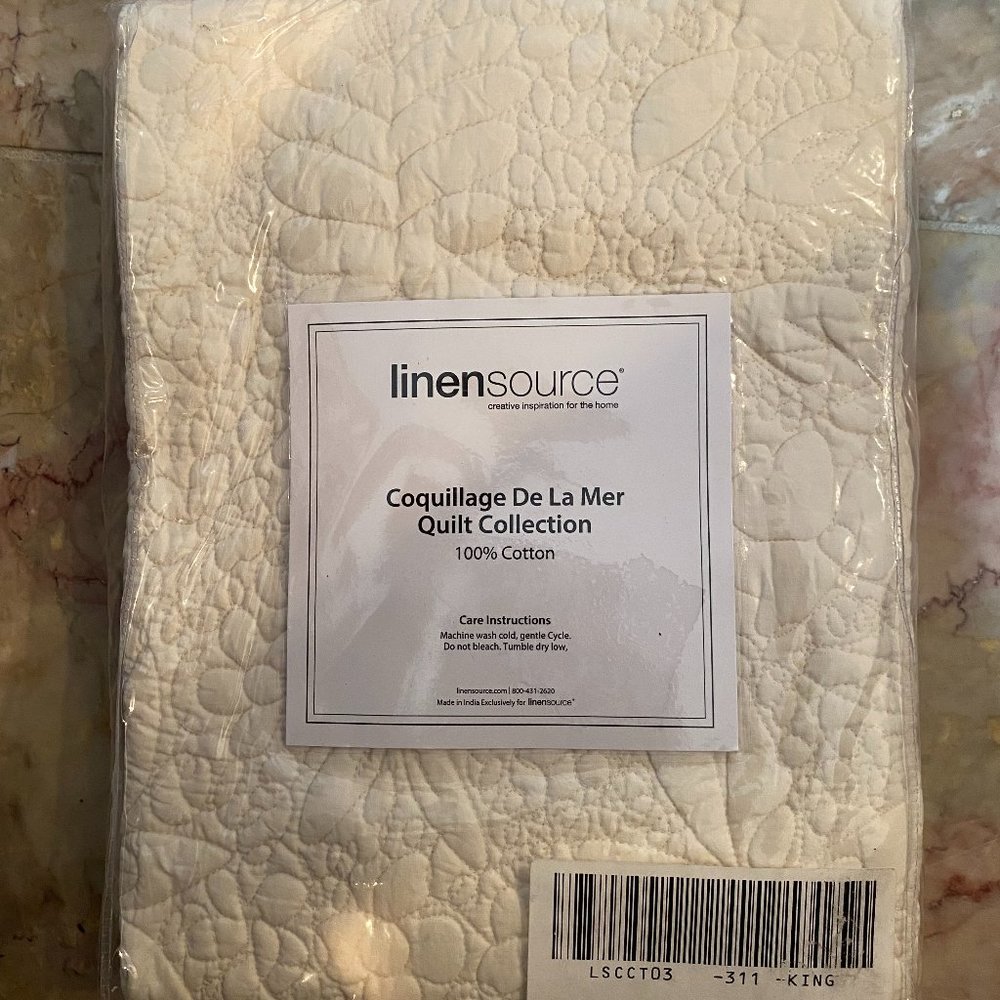 Linensource White Pillow Sham (Coquilage De La Mer Quilt Collection)